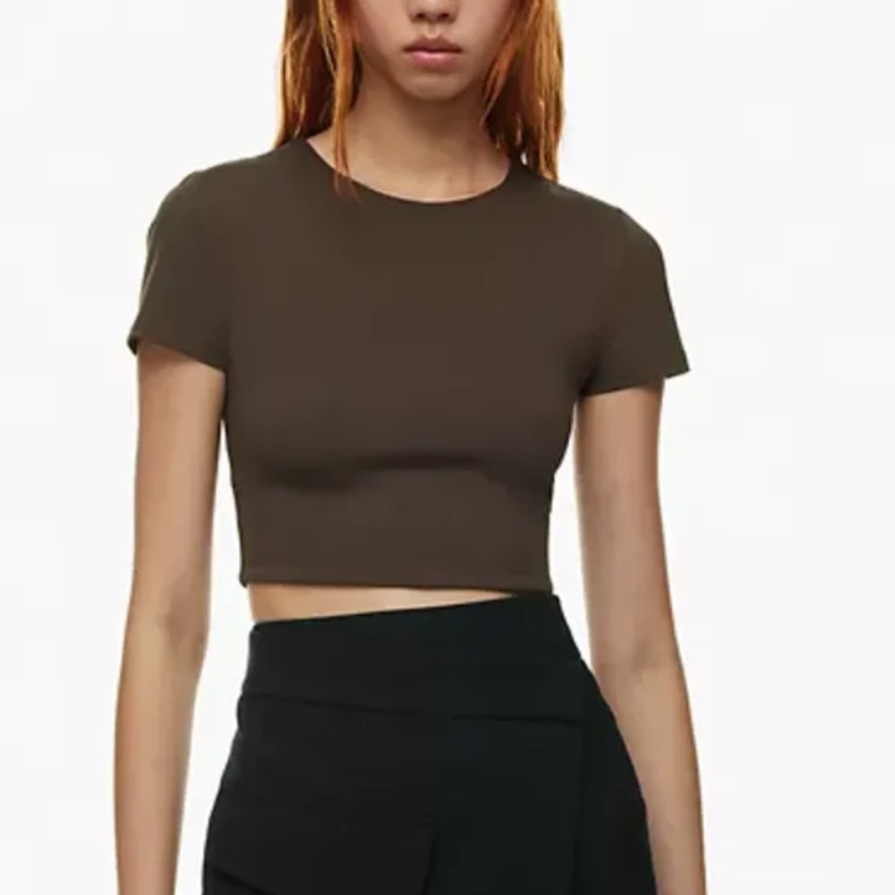 Aritzia babaton contour crew cropped